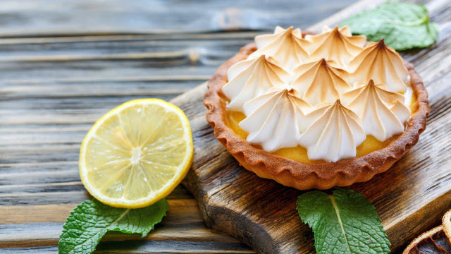 Aprenda a fazer uma sobremesa refrescante: Tortinha de Limão