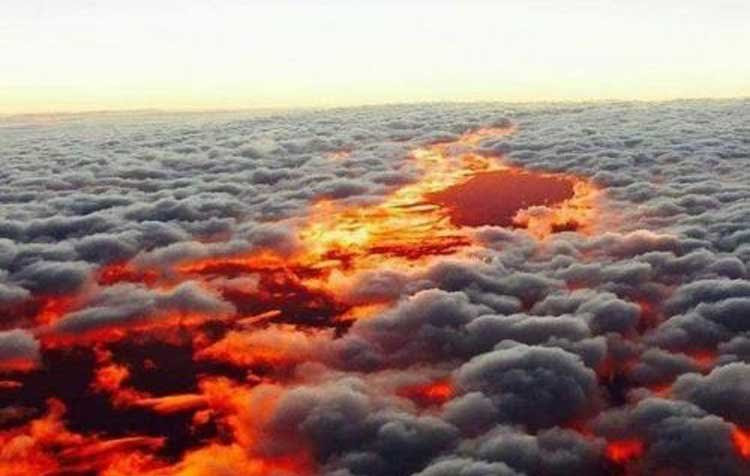 Incendio de la selva visto de un avión