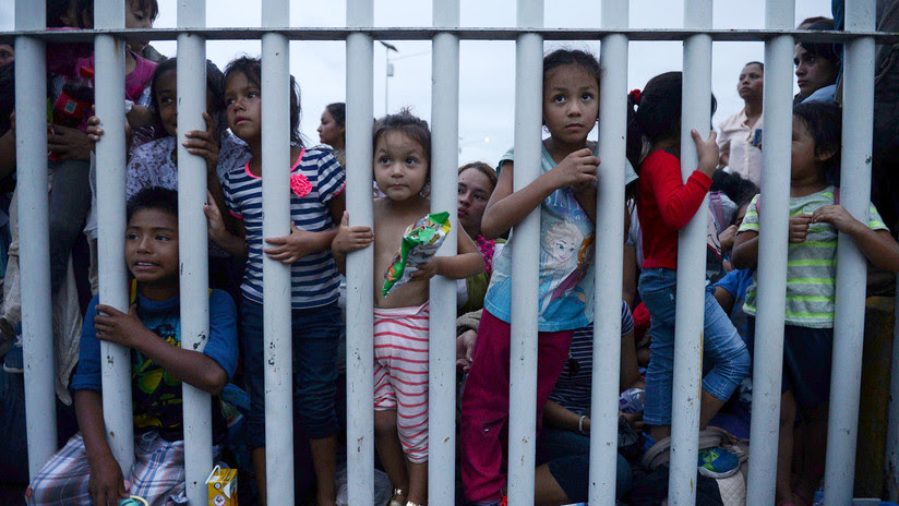México abre la frontera a mujeres y niños de la caravana de migrantes (EN VIVO)
