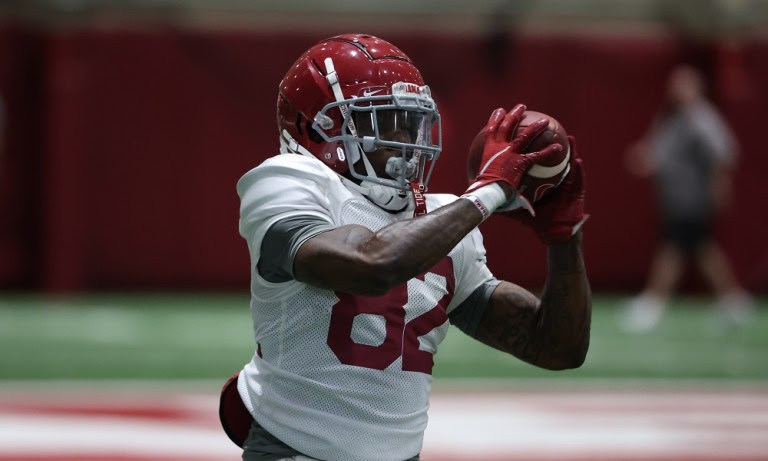 Alabama WR Aaron Anderson (#82) catches a pass in 2022 Spring Football Practice