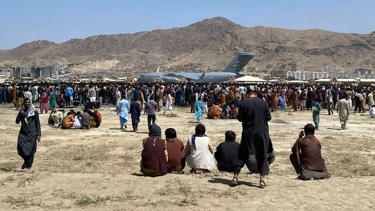 People trying to get to the Kabul airport
