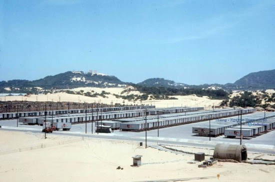Bãi container của Mỹ ở căn cứ Cam Ranh.