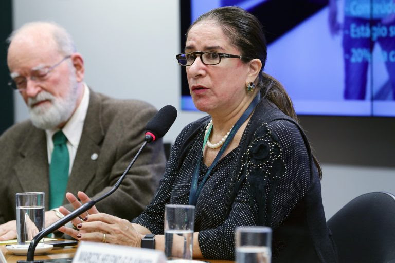 Audiência Pública - Tema: Ensino a distância na saúde. Presidente da Associação Nacional das Universidades Particulares - ANUP, Elizabeth Guedes