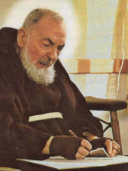 https://saopio.files.wordpress.com/2010/07/padre_pio29.jpg