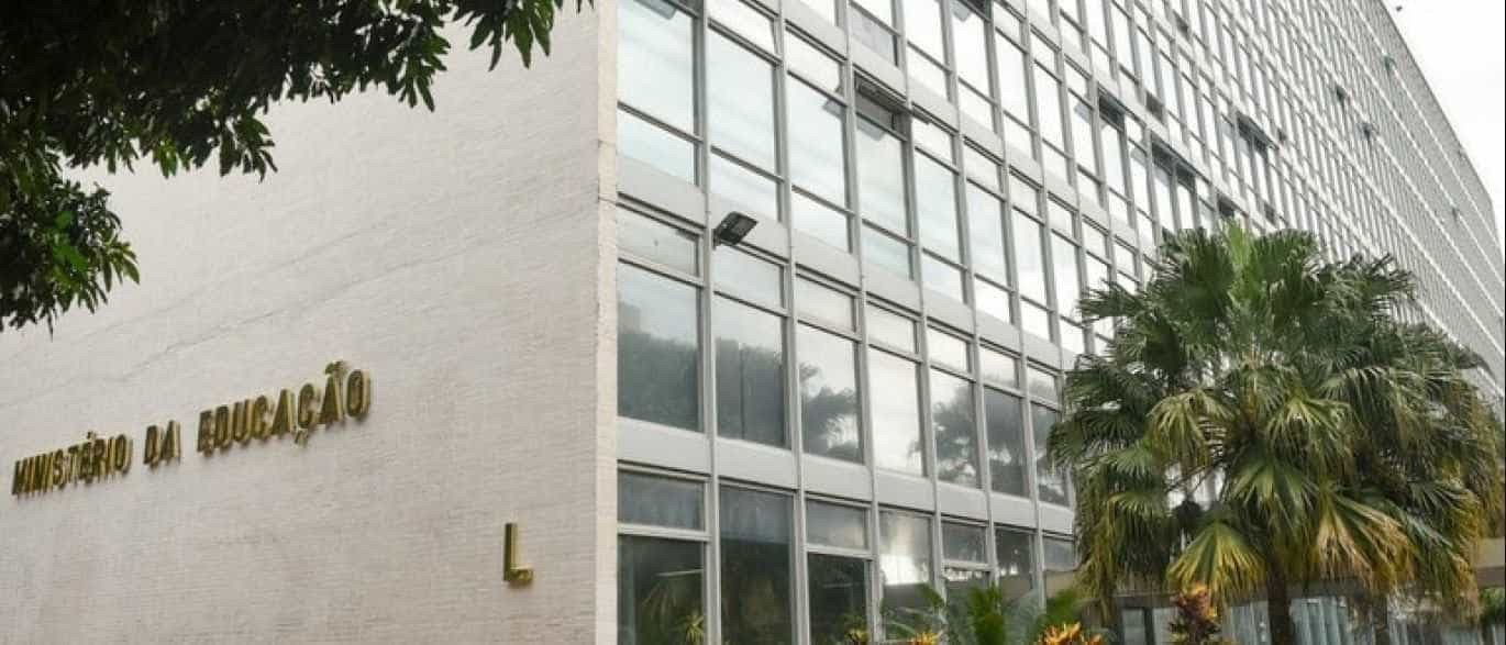 Para o MEC,
suspensão do Enem tumultua e gera insegurança