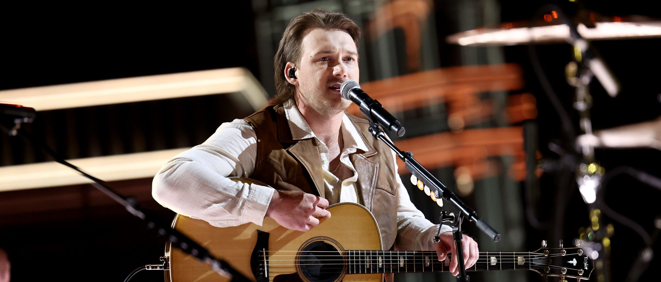 Twitter Erupts With Rage After Morgan Wallen Takes The Billboard Stage
