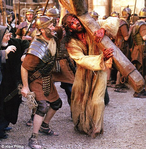 Beau témoignage de foi (acteur du film LA PASSION DU CHRIST de Mel Gibson) Article-1382515-03DAA0880000044D-934_468x478