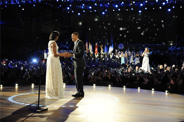 Một cảnh khiêu vũ của vợ chồng Obama năm 2008.