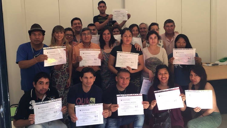 Los egresados, con su título de vigilador privado avalado por la UTN. Foto: Gentileza Fundación Criteria.