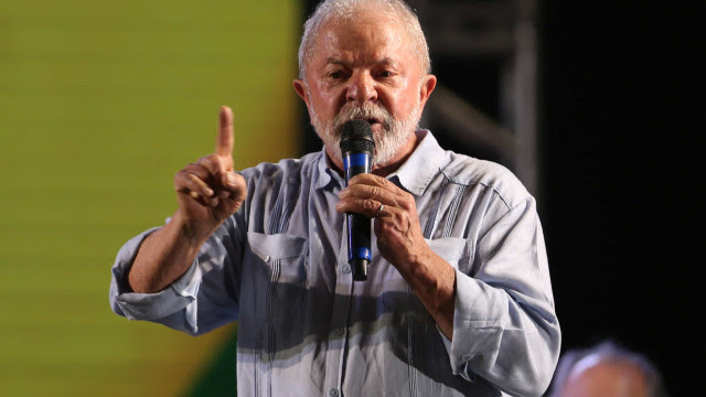 Lula mantém vantagem ampla entre beneficiários do Auxílio Brasil