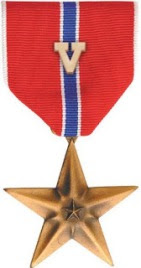 https://dongsongxua.files.wordpress.com/2018/10/20836-bronze-star-v-device.jpg?w=141&h=269