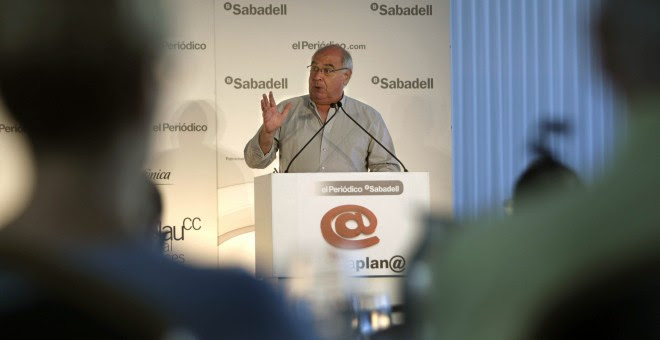 El cabeza de lista de Catalunya Sí que es Pot, Lluís Rabell, durante su intervención en un desayuno informativo organizado por El Periódico de Catalunya. EFE/Marta Pérez