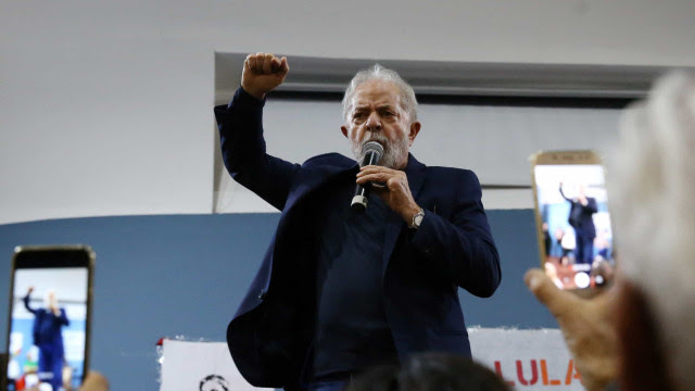Pré-campanha de Lula nas redes foca nos jovens e na comparação com o Bolsonaro