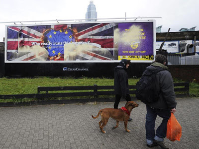 Un cartel de propaganda antieuropea del partido UKIP, en Londres. EFE/Facundo Arrizabalaga
