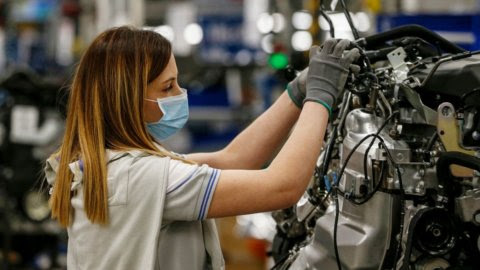 Nè licenziamenti nè aumenti salariali: la Uilm propone un Patto