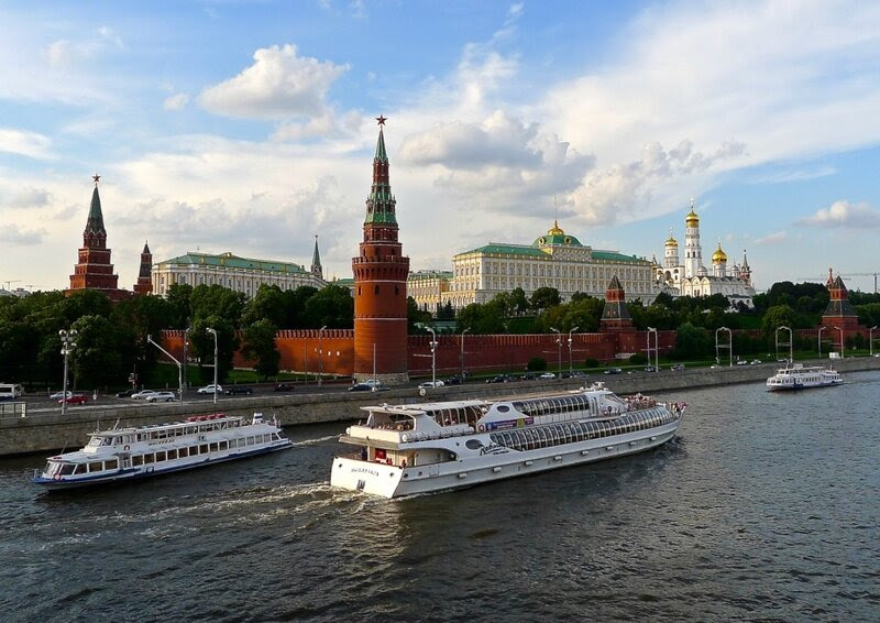 На Москве реке (или теплоход белый беленький...)