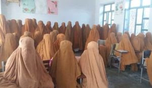 Pakistan: School district distributes burqas to schoolgirls to prevent their being raped