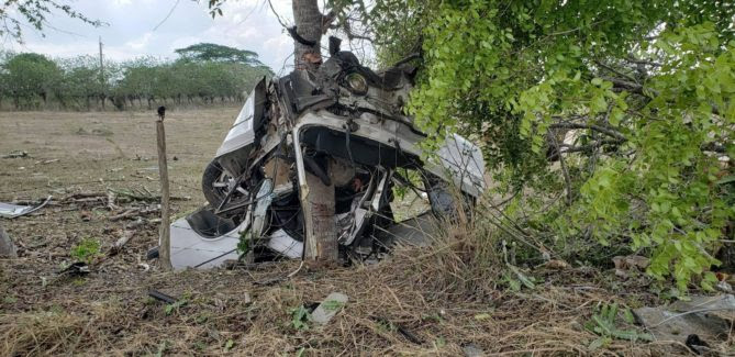 Un Lada queda destrozado tras accidente en Camagüey (1)