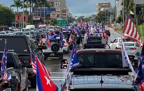 Trái ngược sự ảm đạm của Joe Biden: Hơn 30.000 xe ô tô diễu hành ủng hộ TT Trump