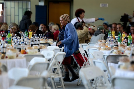 Athens free meal elderly, homeless Easter