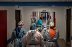 FOTOS | Un día luchando contra el coronavirus en el Hospital de La Princesa de Madrid