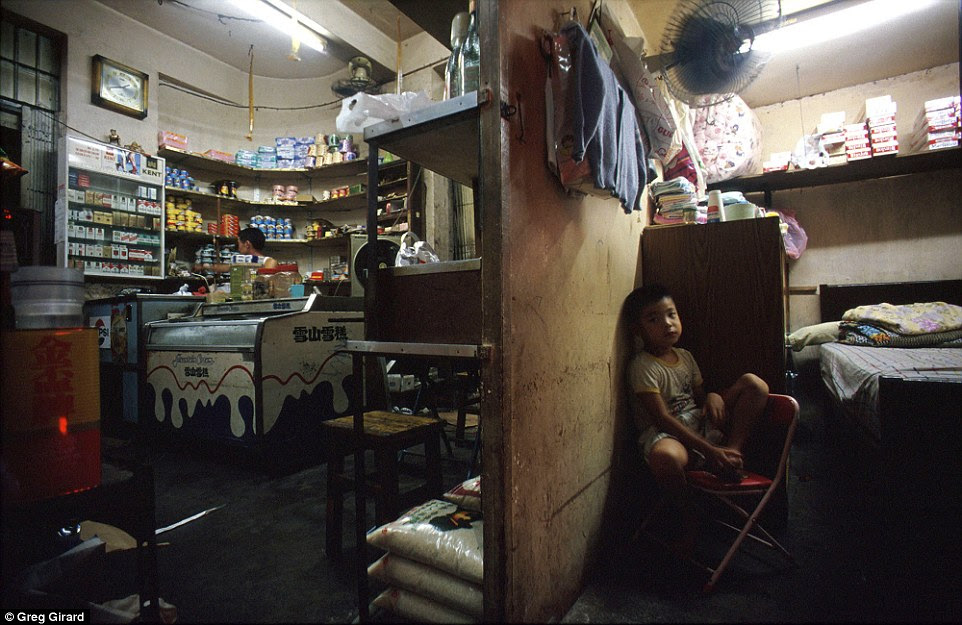 Lee Pui Yuen's store doubled as his family's home. A shop was located at the front while a bedroom was on the other side of a partition