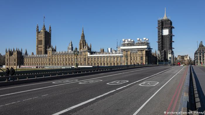 Rua deserta em Londres durante o pico da pandemia Rua deserta em Londres durante o pico da pandemia