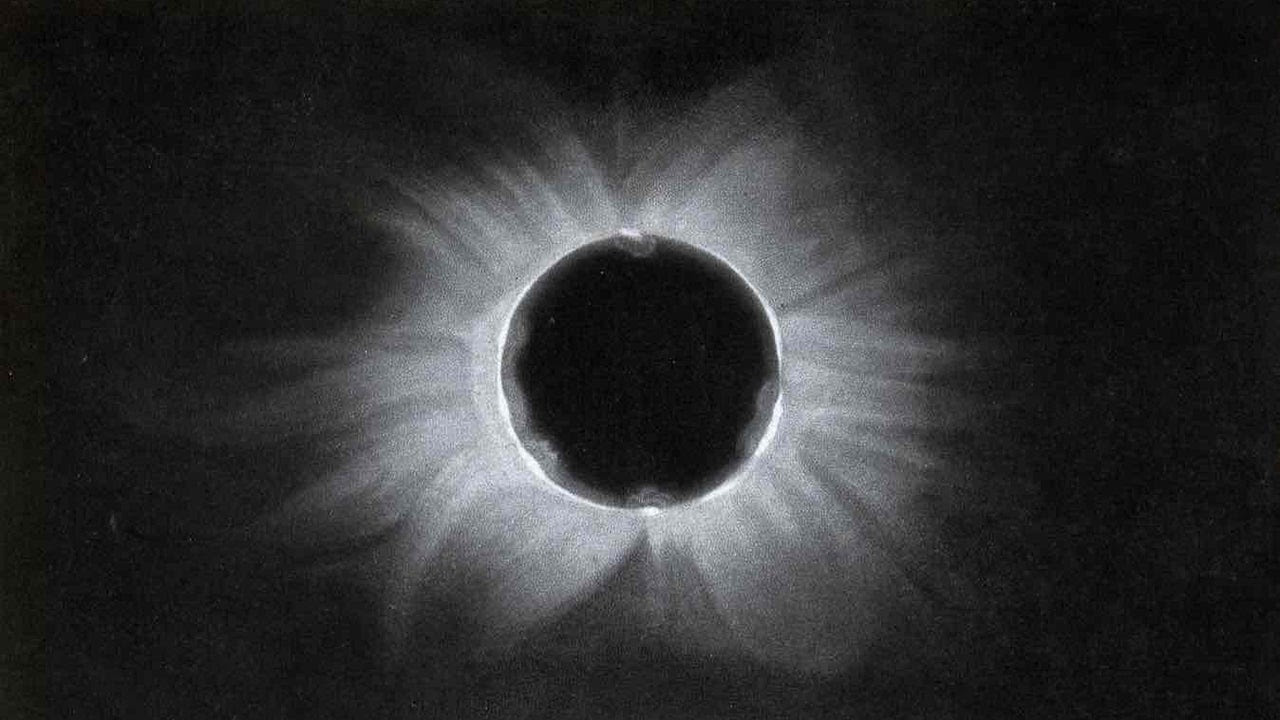 a photograph of a total solar eclipse.