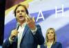 Luis Lacalle Pou, y Beatriz Argimón, anoche, en la sede del sector Todos del Partido Nacional.