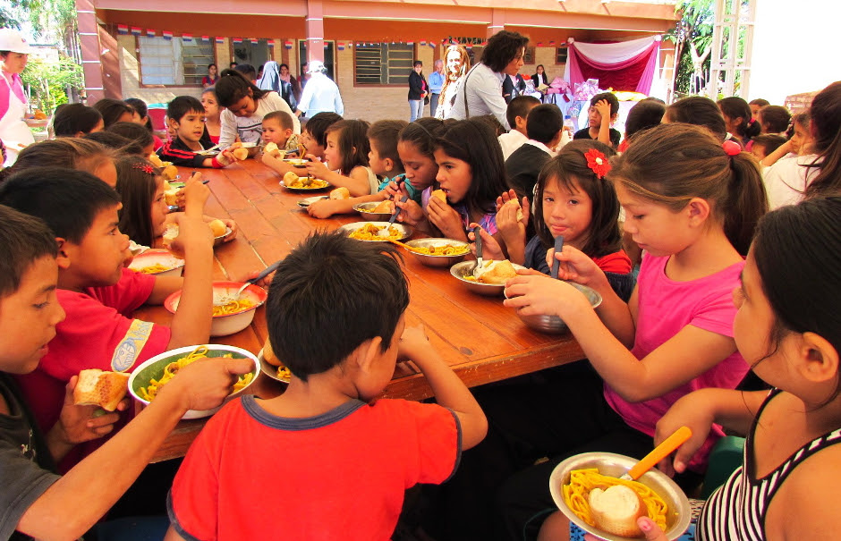 http://www.accionverapaz.org/images/accionverapaz/proyectos/comedor_infantil/foto2.jpg