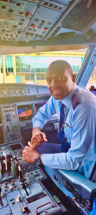 First Officer Haslyn Peters in the cockpit of a JetBlue aircraft.