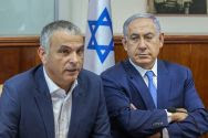 Israeli Prime Minister Benjamin Netanyahu and Finance Minister Moshe Kahlon at the weekly cabinet meeting in Jerusalem. (archive)