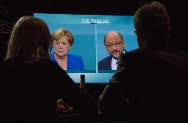 Journalists watch a televised debate between German Chancellor Angela Merkel&nbsp;and Martin Schulz, leader of Germany's&nbsp;SPD party, in Berlin on Sept.&nbsp;3. (John Macdougall/Agence France-Presse via Getty Images)</p>
