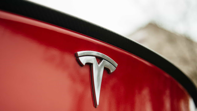 Tesla faz entrega recorde de mais de 310 mil veículos elétricos no 1º trimestre