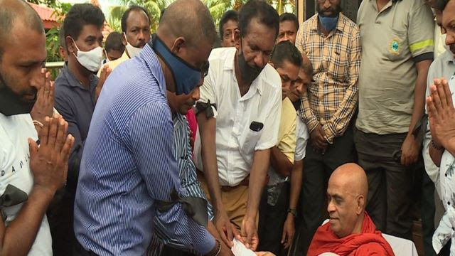 වරාය ගැටලුව ගැන පුජ්ය ඇල්ලේ ගුණවංශ හිමියන්ට වෘත්තීය සමිති නියෝජිතයන්ගෙන් සන්දේශයක්