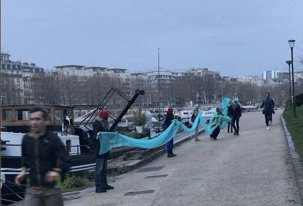 L'opération de la compagnie l'Essoreuse a commencé quai Saint-Bernard.