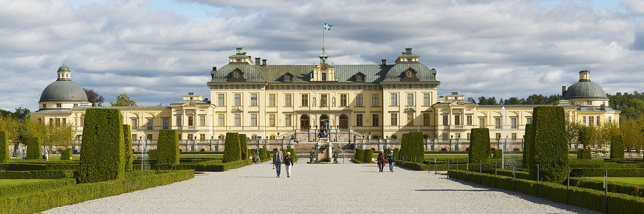 1280px-Drottningholm_Palace_-_panorama_september_2011 (1)