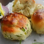 Булочки с луком и черемшой