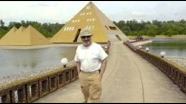 Wow! Man Builds Gold Pyramid In Illinois, You Wont Believe What Happened Next