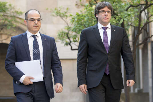 L’ancien porte-parole du gouvernement catalan, Jordi Turull, aux côtés de Carles Puigdemont.