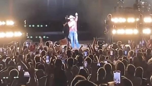 Watch: Jason Aldean Doubles Down on His Song, Crowd Breaks Out Into 'USA' Chants