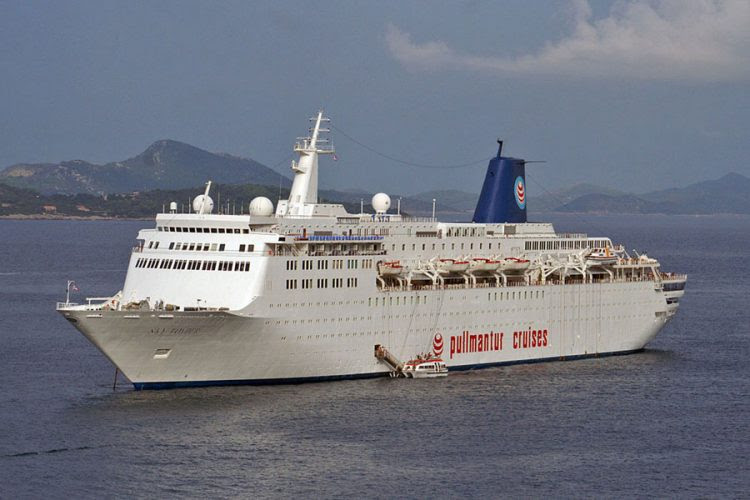 La croisiere, les navire...d'Hier Legendarycruiseship39-750x500