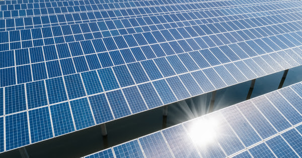 Photovoltaïque : le Gouvernement entend récupérer 300 à 400 M€ par an en renégociant les contrats d'avant 2010