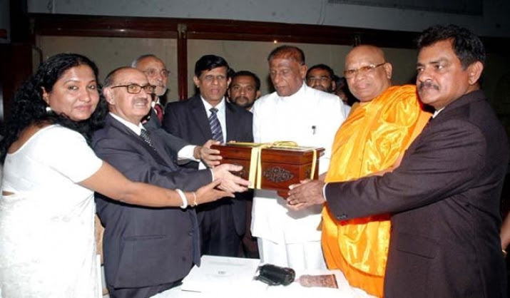 Pakistan officials hand over the sacred Buddhist relics to Sri Lankan officials at Taxila in Pakistan. From thenews.com.pk