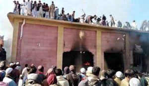 Pakistan: Muslim clerics incite mob to set century-old Hindu temple on fire