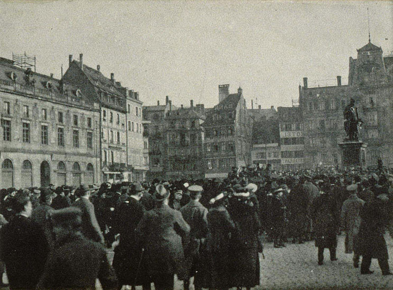 800px-Foule_place_Kl'eber_en_novembre_1918_a_Strasbourg_2.jpg 800px-Foule_place_Kl'eber_en_novembre_1918_a_Strasbourg_2.jpg