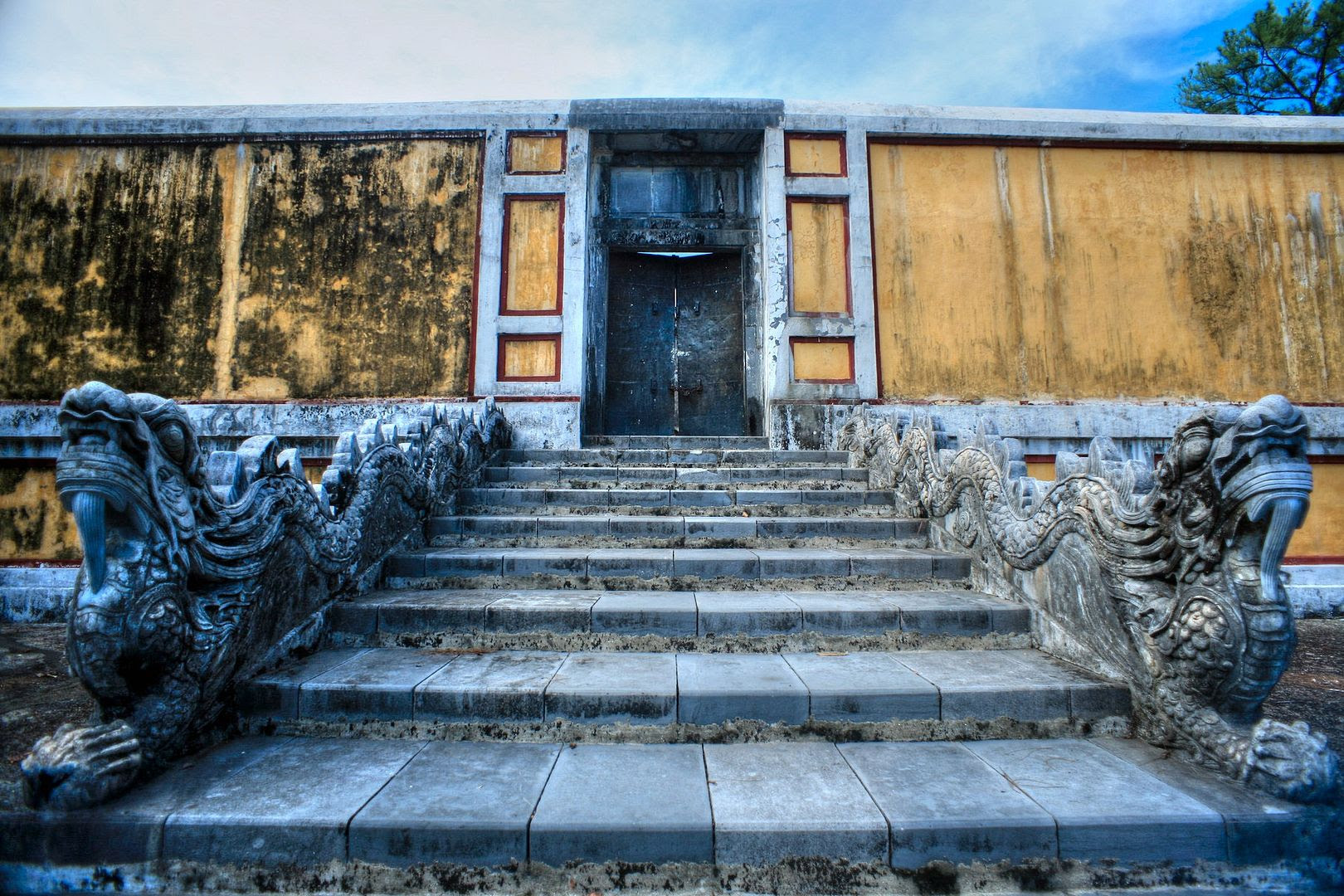http://i1150.photobucket.com/albums/o617/redsvn/2016/06/Redsvn-Lang-Gia-Long-01.jpg