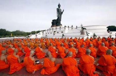 http://www.daophatngaynay.com/vn/files/images/2013/quy3/monks_Thailand_Asanha_Puja_Day_eve_of_Buddhist_lent_7_26_10_Reuters_Chaiwat_Subprasom_999495706.jpg