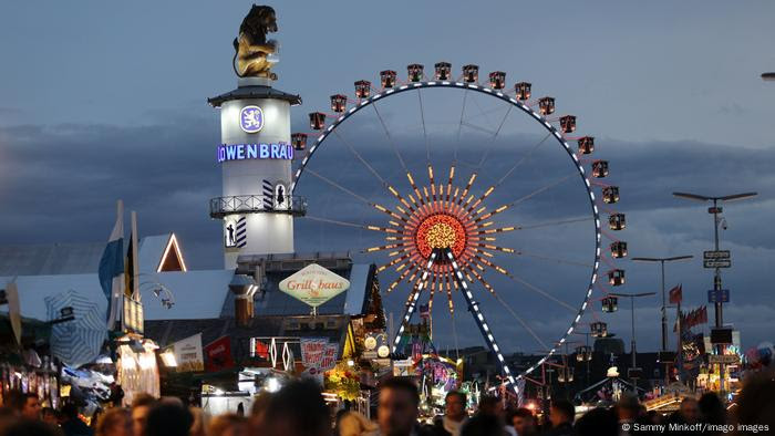 Aspecto de la Oktoberfest tradicional en Múnich, antes de la pandemia