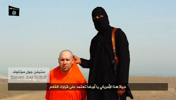 Sotloff, de 31 años, aparece en el video vestido con una braga naranja y arrodillado junto a su verdugo. (Foto: Reuters)